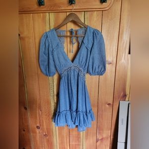 Lulus XS mini puff sleeve chambray dress